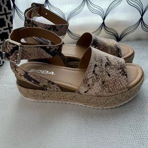 Soda Snake Skin Platform Sandals Women’s 6.5 Or 8… - image 1